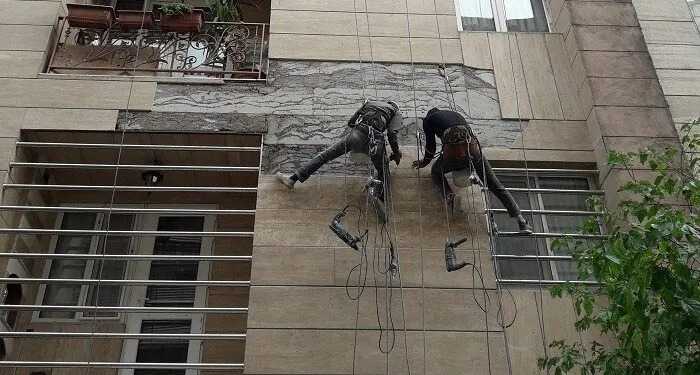 مسئولیت ریزش نمای ساختمان با کیست