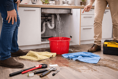 خسارت ترکیدگی لوله آب و فاضلاب بر عهده کیست